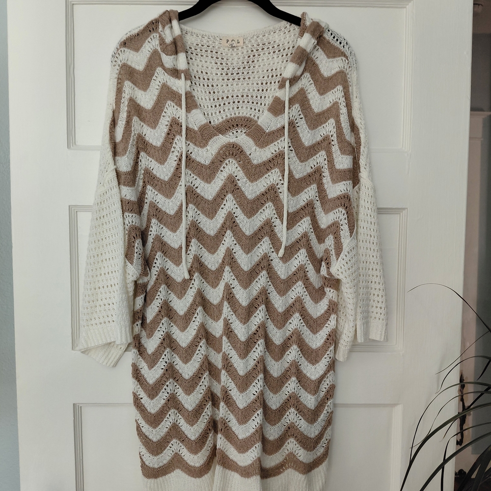 POL V-Neck Chevron Sweater w/ Hood - Cream and Tan